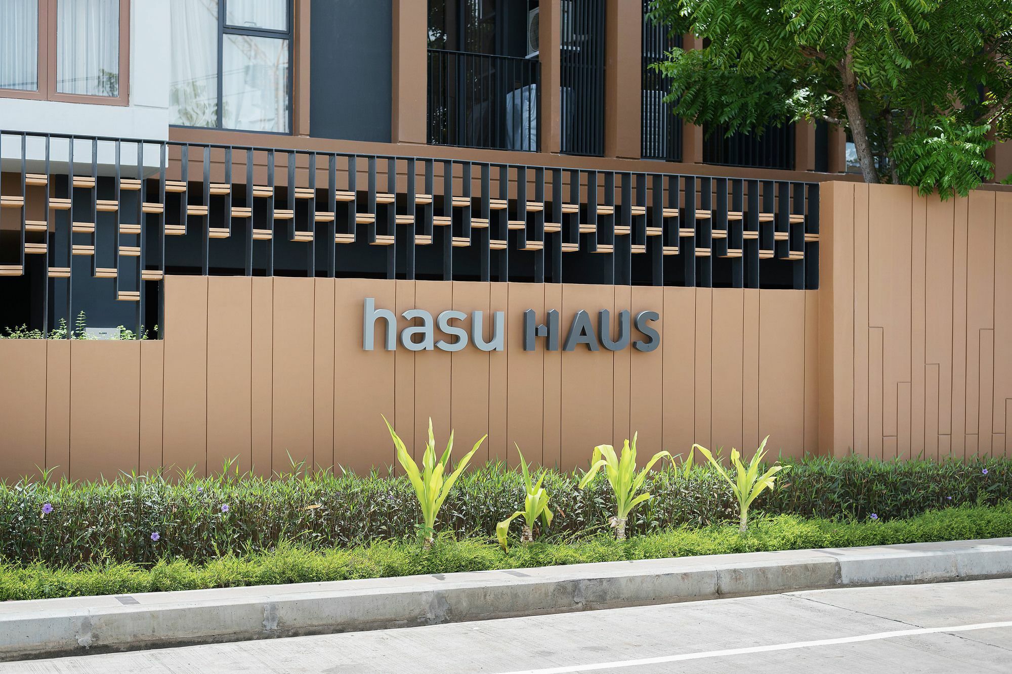 Hasu Haus By Favstay Банкок Екстериор снимка